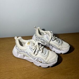 Nike White and Gray Nike RYZ 365 2 Leopard Animal Print Sneakers Size 8.5